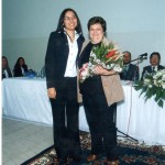 Aluna formanda Wellen Pricila Ferreira e a Secretária Marlene Cruz